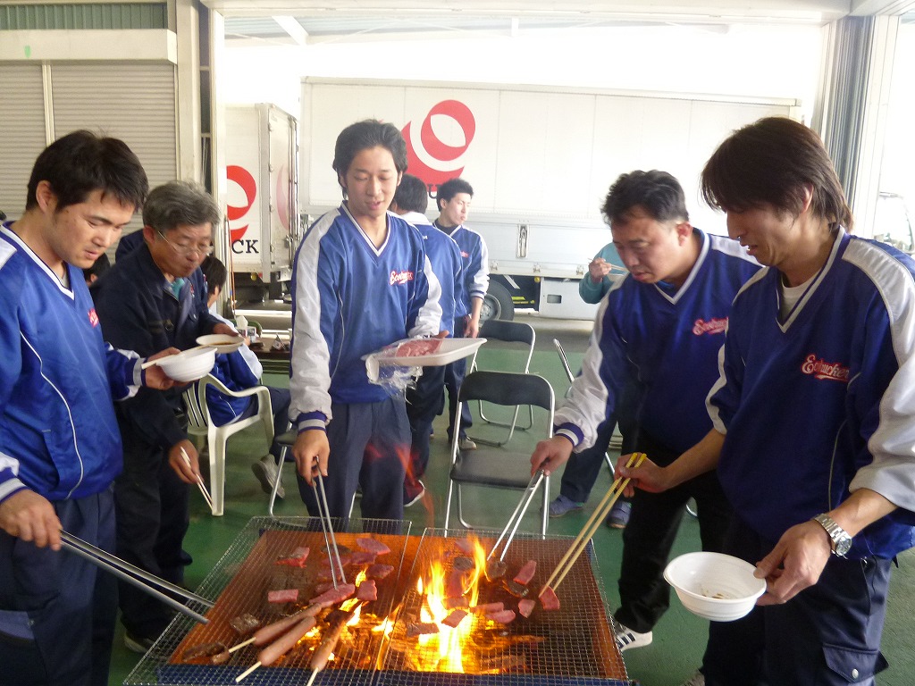 肉を焼いてる～